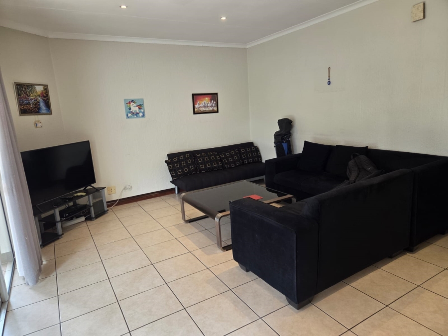 To Let 2 Bedroom Property for Rent in Bryanston Gauteng