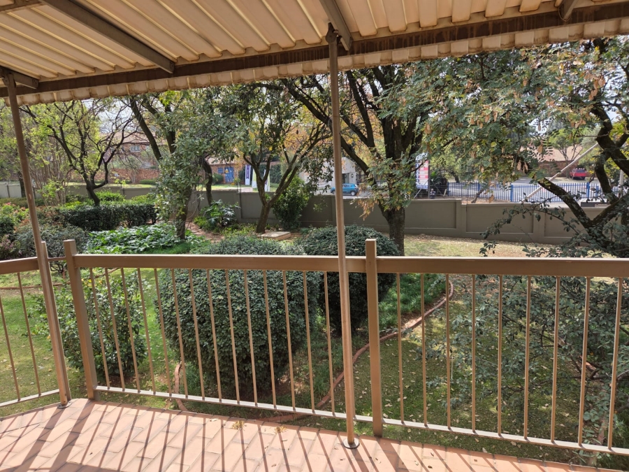 To Let 2 Bedroom Property for Rent in Bryanston Gauteng