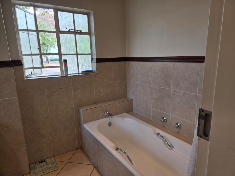 To Let 2 Bedroom Property for Rent in Bryanston Gauteng