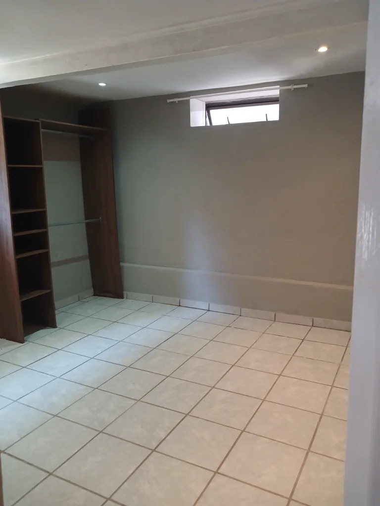 To Let 2 Bedroom Property for Rent in Lyndhurst Gauteng