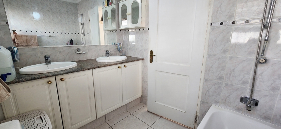 4 Bedroom Property for Sale in Bedford Park Gauteng