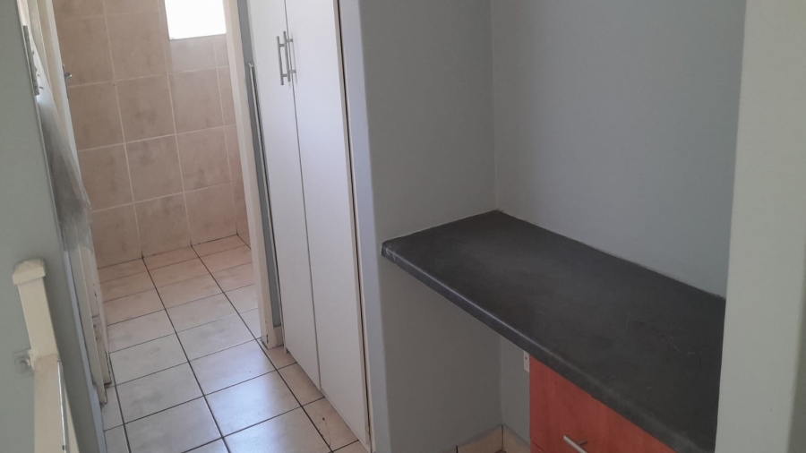1 Bedroom Property for Sale in Vanderbijlpark CW 5 Gauteng