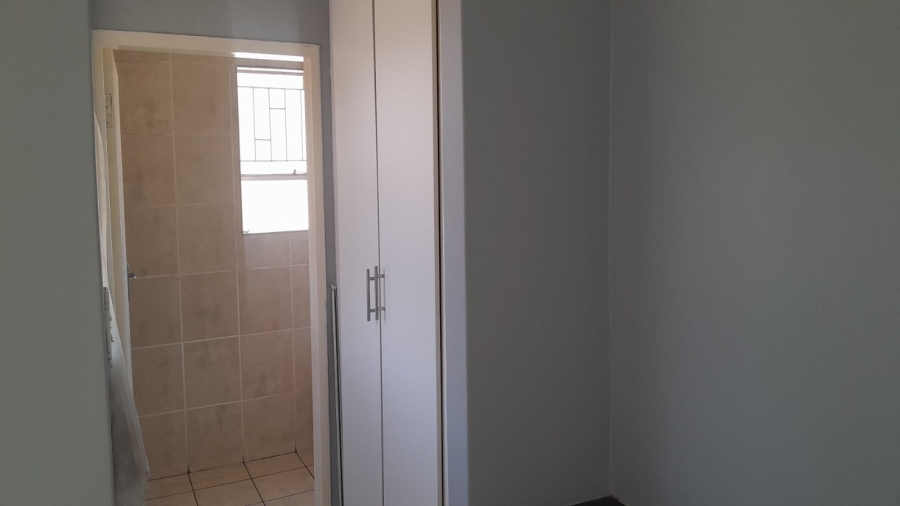 1 Bedroom Property for Sale in Vanderbijlpark CW 5 Gauteng