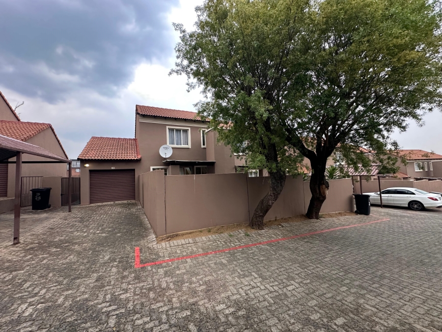 2 Bedroom Property for Sale in Halfway Gardens Gauteng