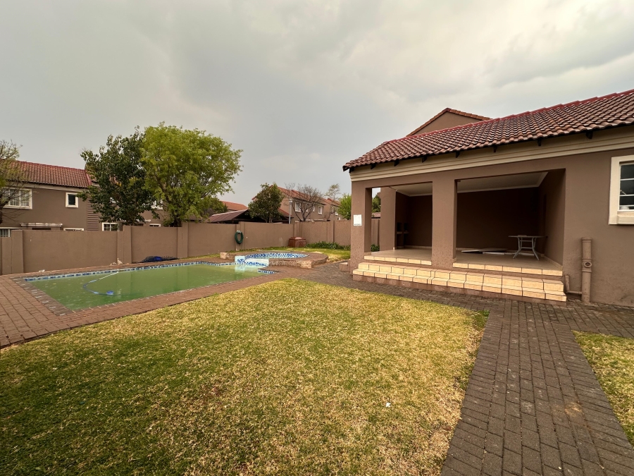 2 Bedroom Property for Sale in Halfway Gardens Gauteng