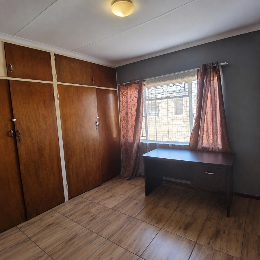 To Let 4 Bedroom Property for Rent in Rensburg Gauteng