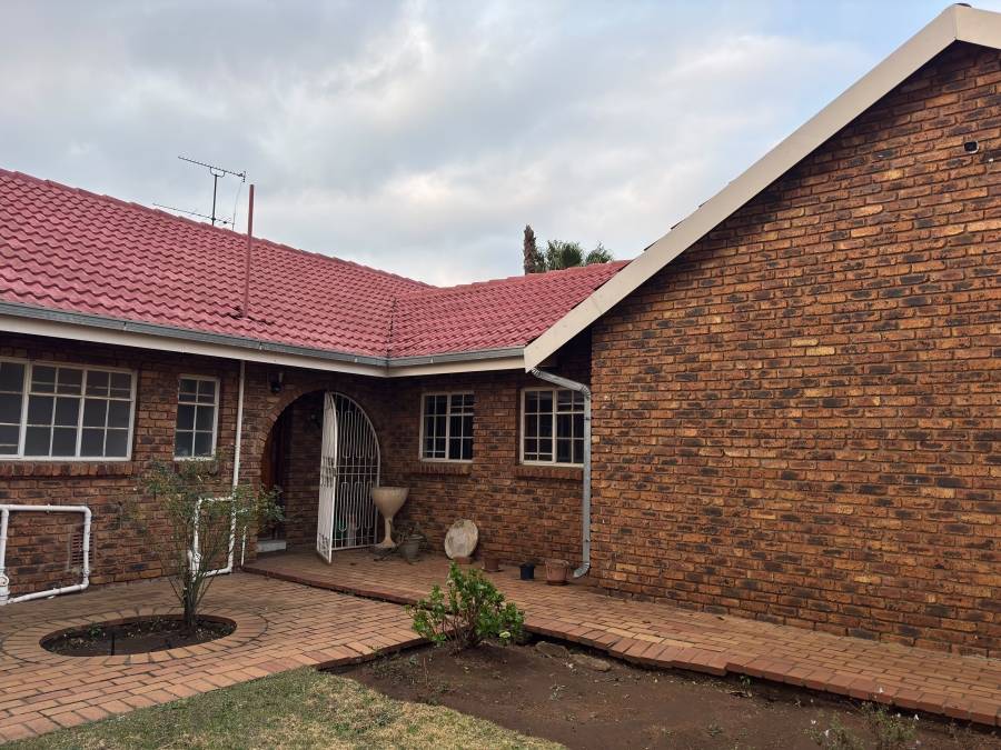 4 Bedroom Property for Sale in Selcourt Gauteng