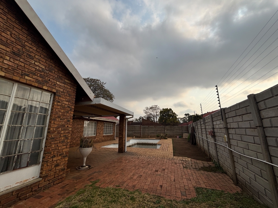 4 Bedroom Property for Sale in Selcourt Gauteng