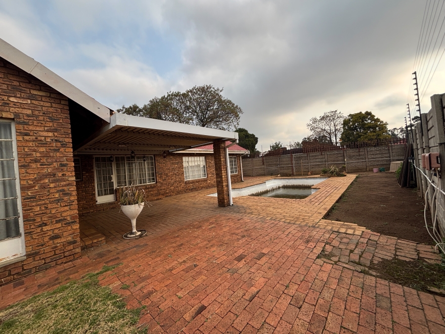 4 Bedroom Property for Sale in Selcourt Gauteng