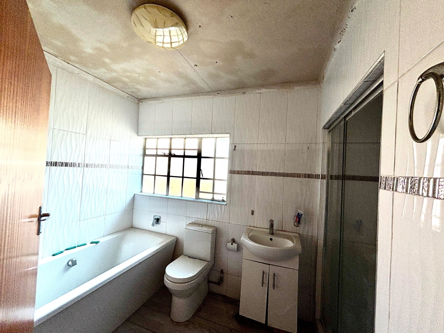 4 Bedroom Property for Sale in Selcourt Gauteng
