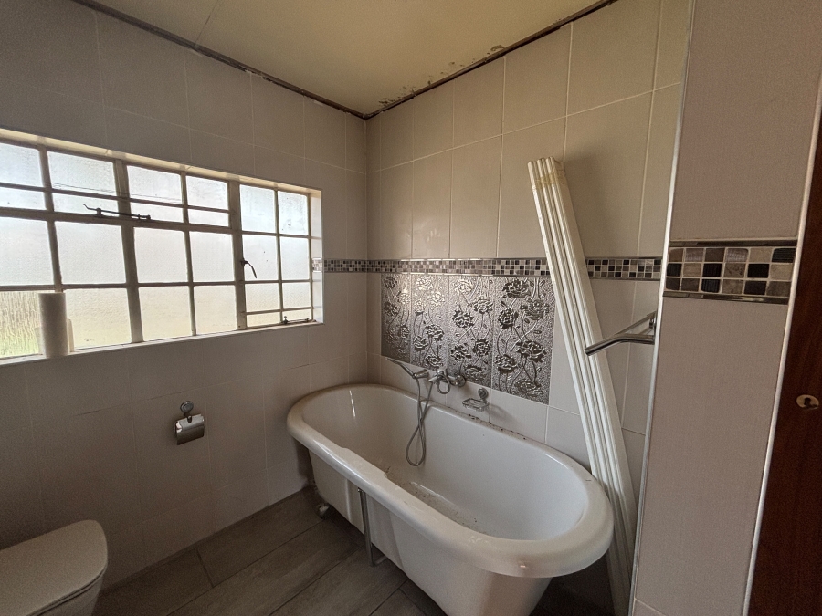 4 Bedroom Property for Sale in Selcourt Gauteng