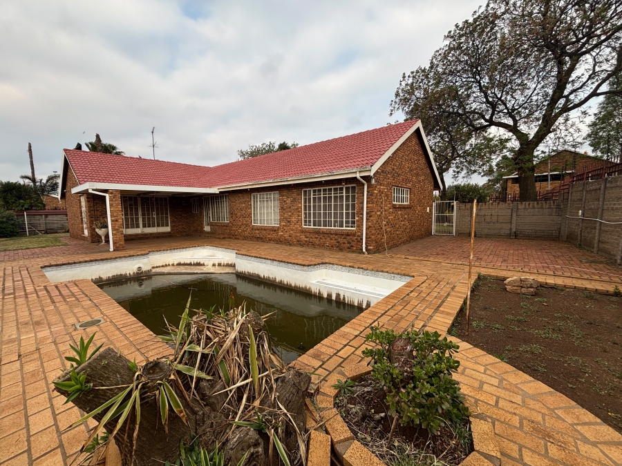 4 Bedroom Property for Sale in Selcourt Gauteng