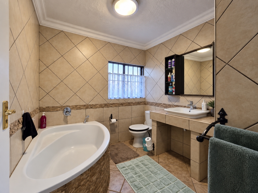 4 Bedroom Property for Sale in Rant En Dal Gauteng