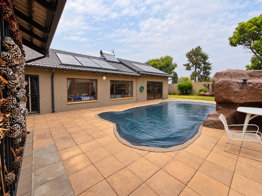 4 Bedroom Property for Sale in Rant En Dal Gauteng