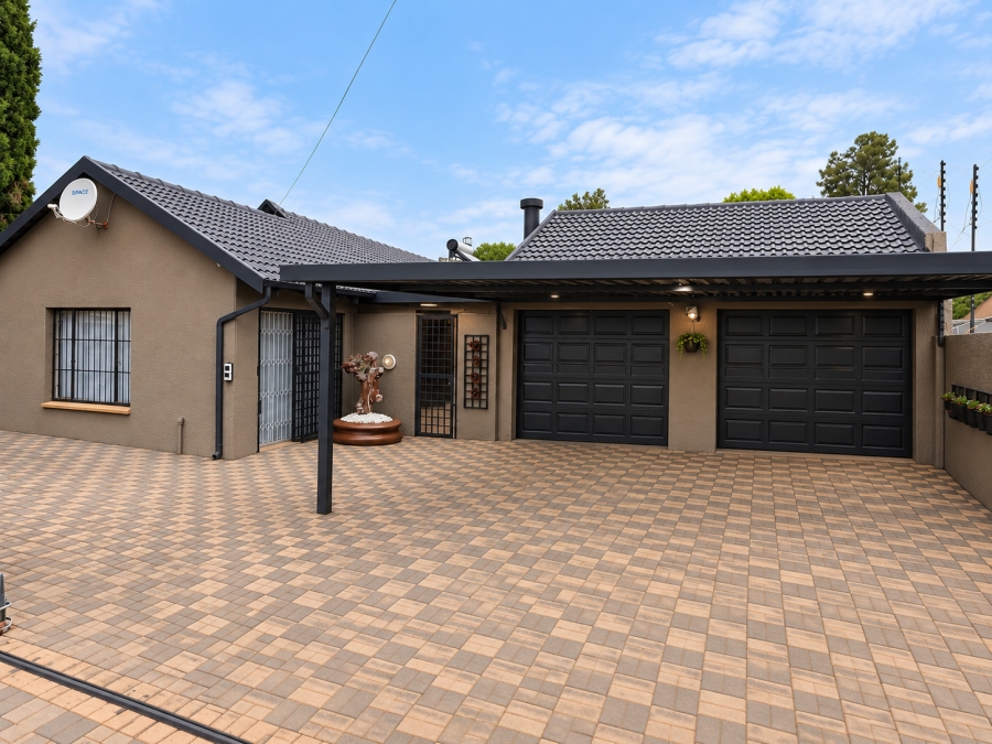 4 Bedroom Property for Sale in Rant En Dal Gauteng