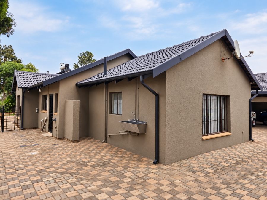 4 Bedroom Property for Sale in Rant En Dal Gauteng