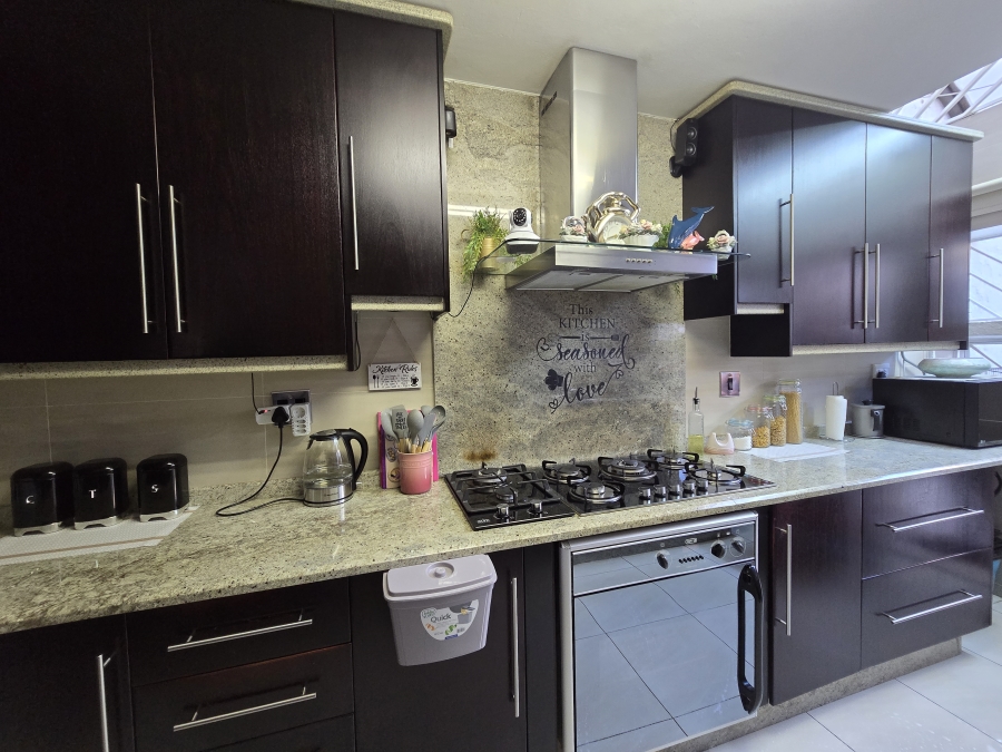 3 Bedroom Property for Sale in Bassonia Gauteng
