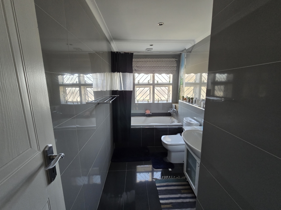 3 Bedroom Property for Sale in Bassonia Gauteng