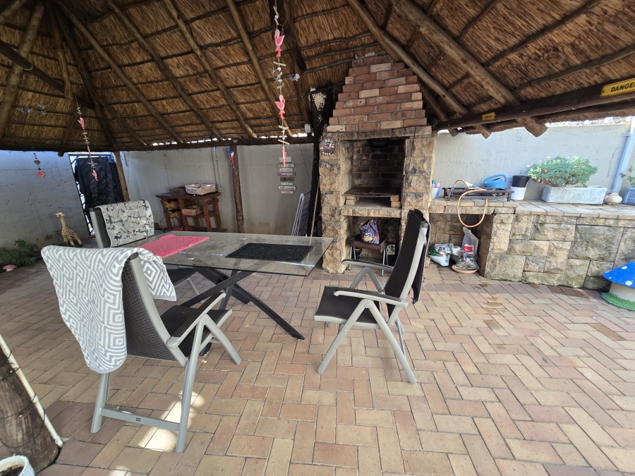 3 Bedroom Property for Sale in Bassonia Gauteng