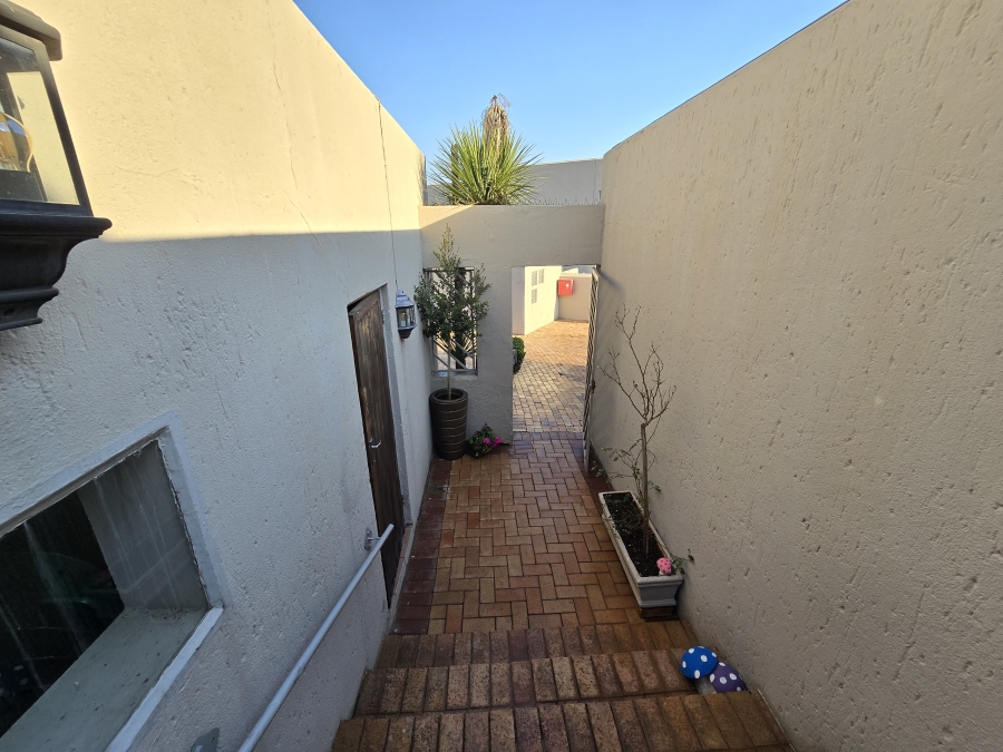 3 Bedroom Property for Sale in Bassonia Gauteng