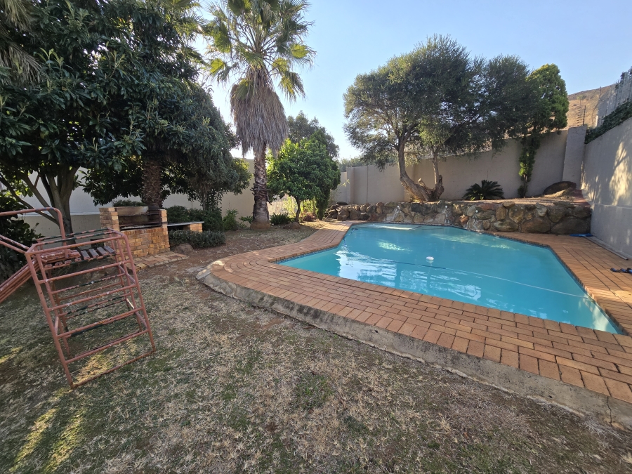 3 Bedroom Property for Sale in Bassonia Gauteng