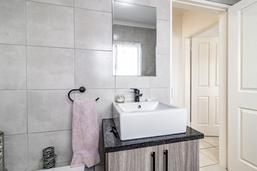 3 Bedroom Property for Sale in Brackendowns Gauteng