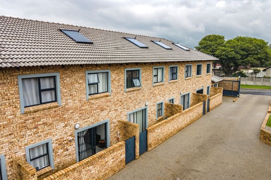 3 Bedroom Property for Sale in Brackendowns Gauteng