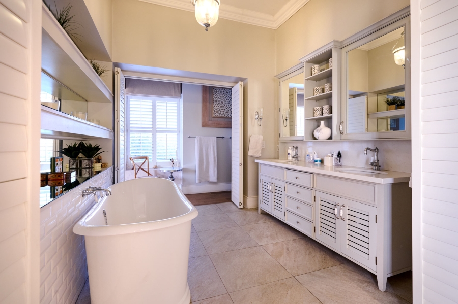5 Bedroom Property for Sale in Waterfall Country Estate Gauteng