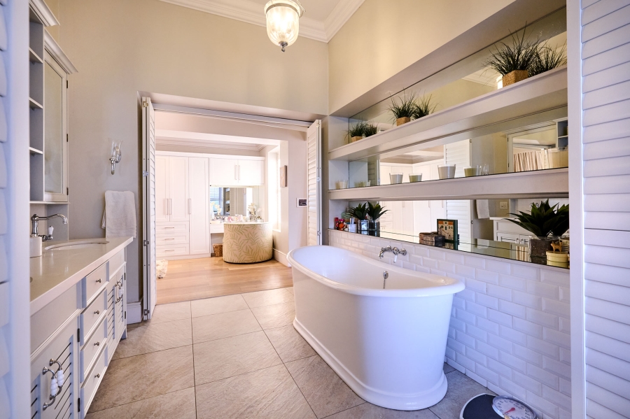 5 Bedroom Property for Sale in Waterfall Country Estate Gauteng