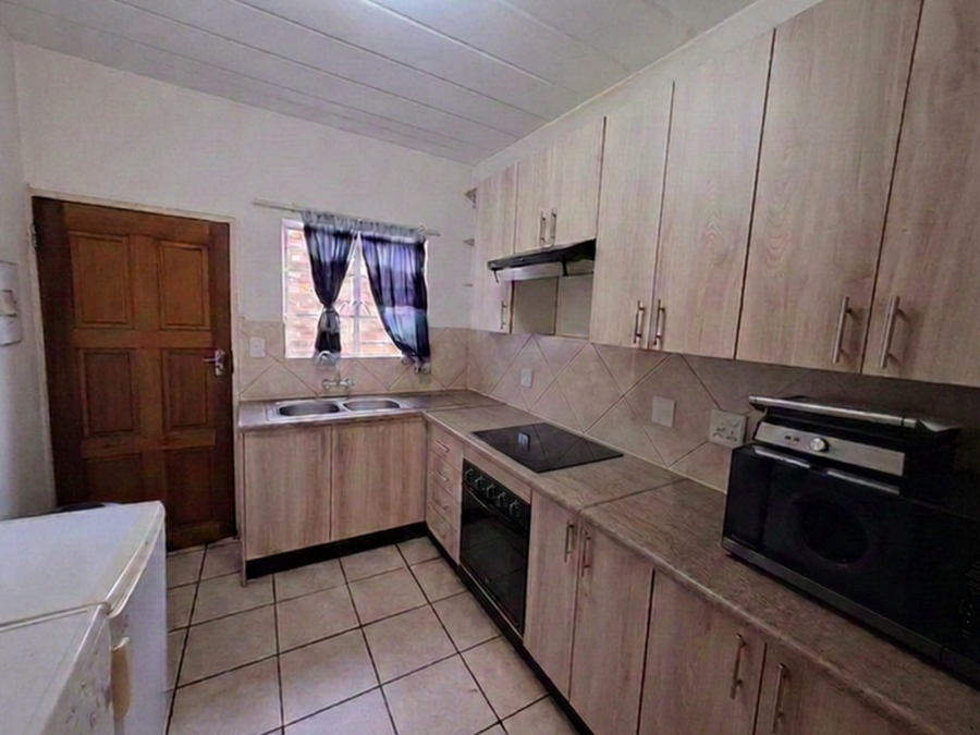 2 Bedroom Property for Sale in Erand Gardens Gauteng