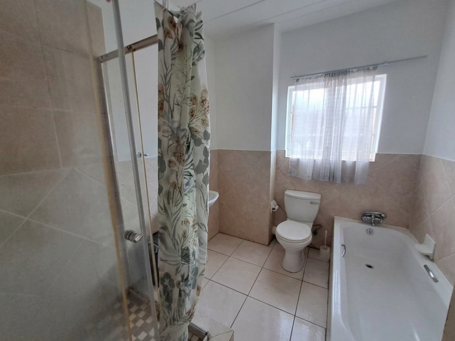 2 Bedroom Property for Sale in Erand Gardens Gauteng