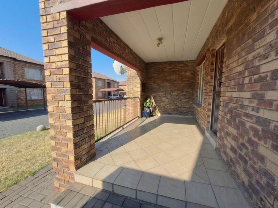 2 Bedroom Property for Sale in Erand Gardens Gauteng
