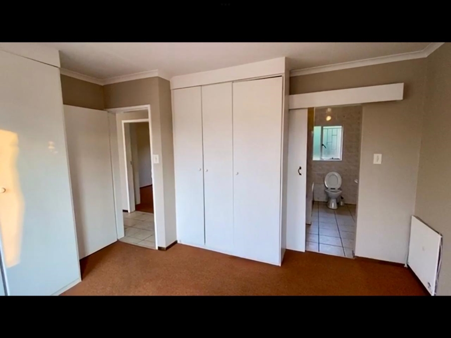 2 Bedroom Property for Sale in Helderkruin Gauteng