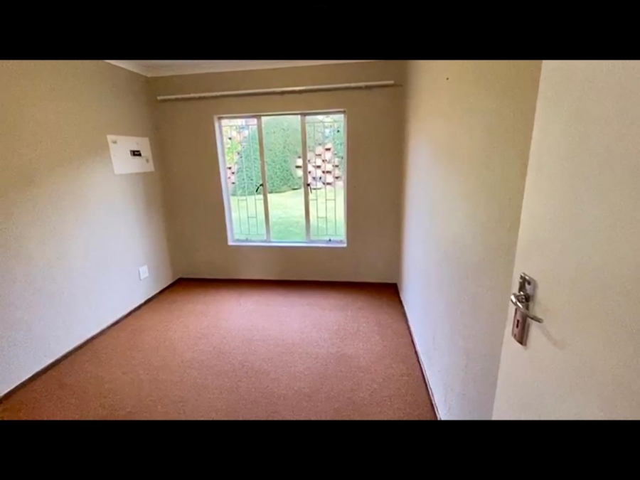 2 Bedroom Property for Sale in Helderkruin Gauteng