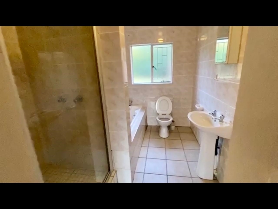 2 Bedroom Property for Sale in Helderkruin Gauteng