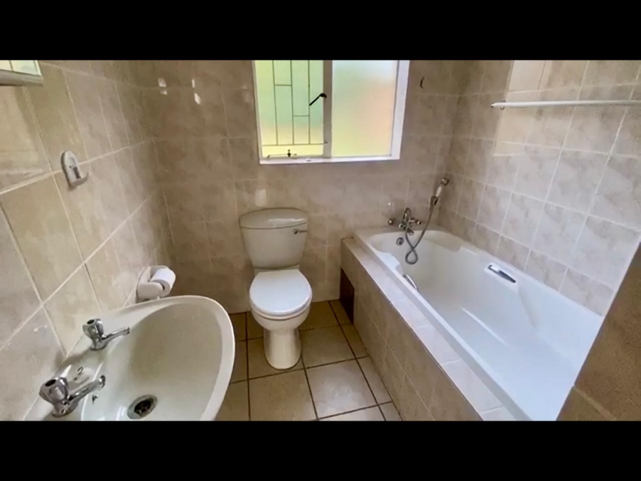 2 Bedroom Property for Sale in Helderkruin Gauteng