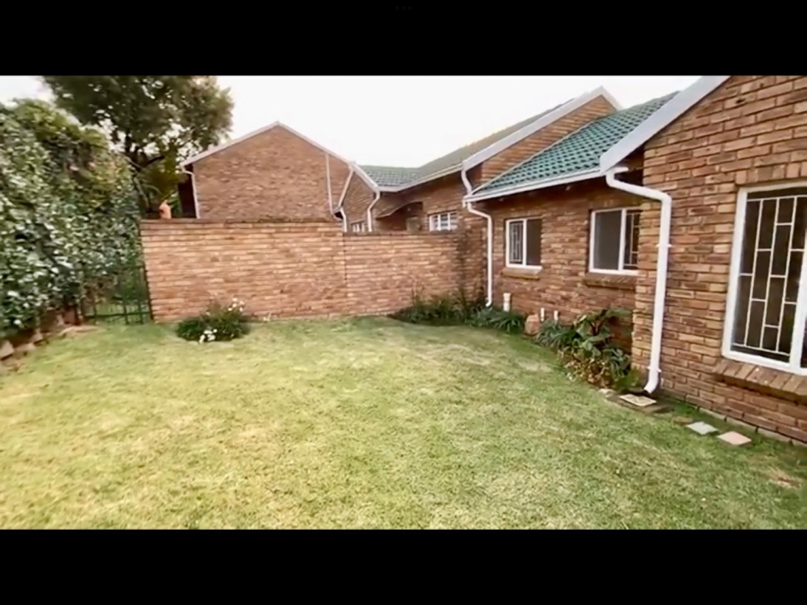 2 Bedroom Property for Sale in Helderkruin Gauteng