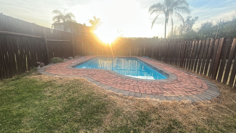 2 Bedroom Property for Sale in Sugar Bush Estate Gauteng