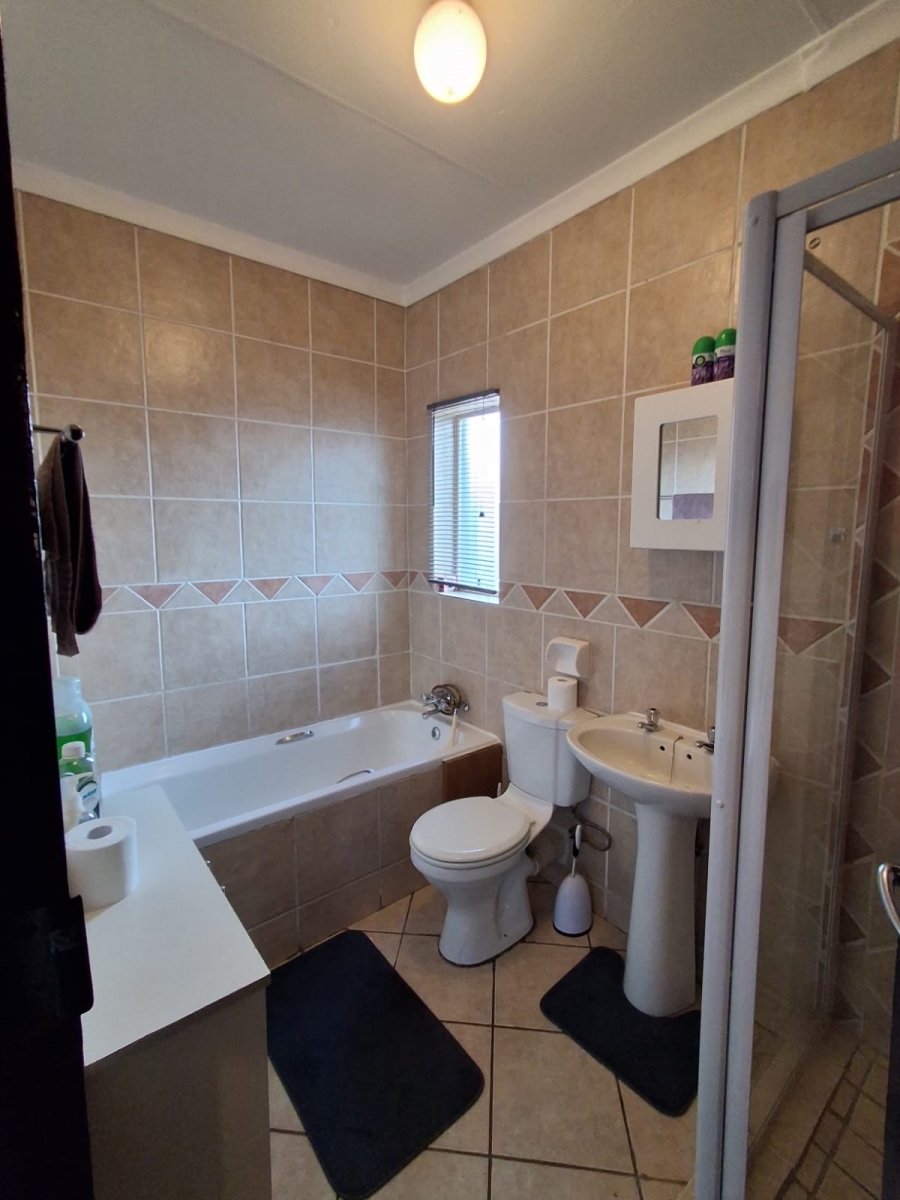 2 Bedroom Property for Sale in Country View Gauteng