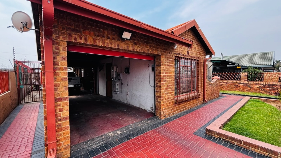 3 Bedroom Property for Sale in Delmore Park Gauteng