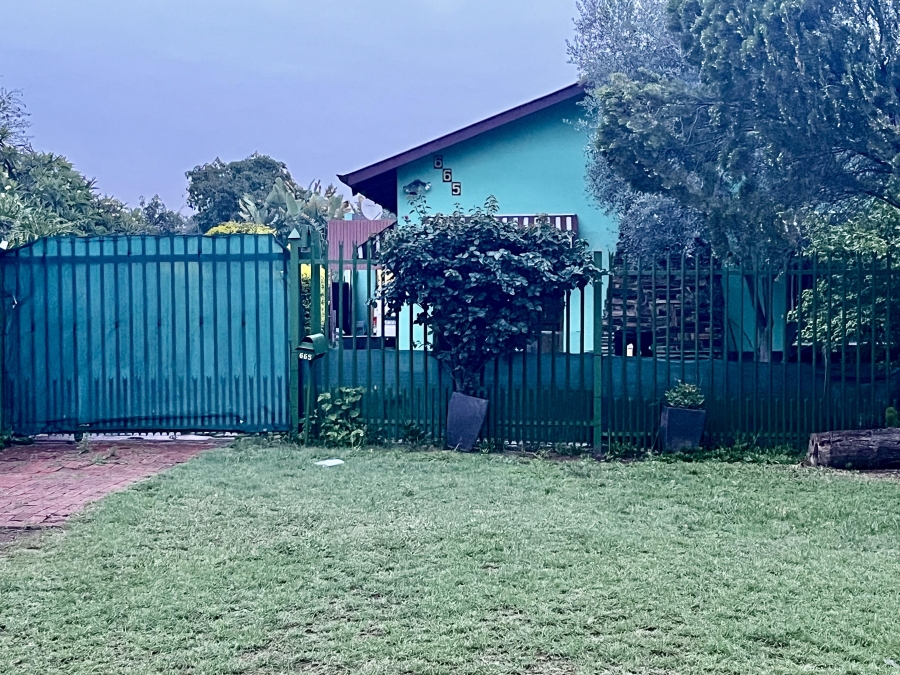 To Let 4 Bedroom Property for Rent in Les Marais Gauteng