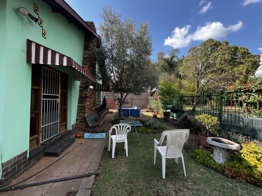 To Let 4 Bedroom Property for Rent in Les Marais Gauteng