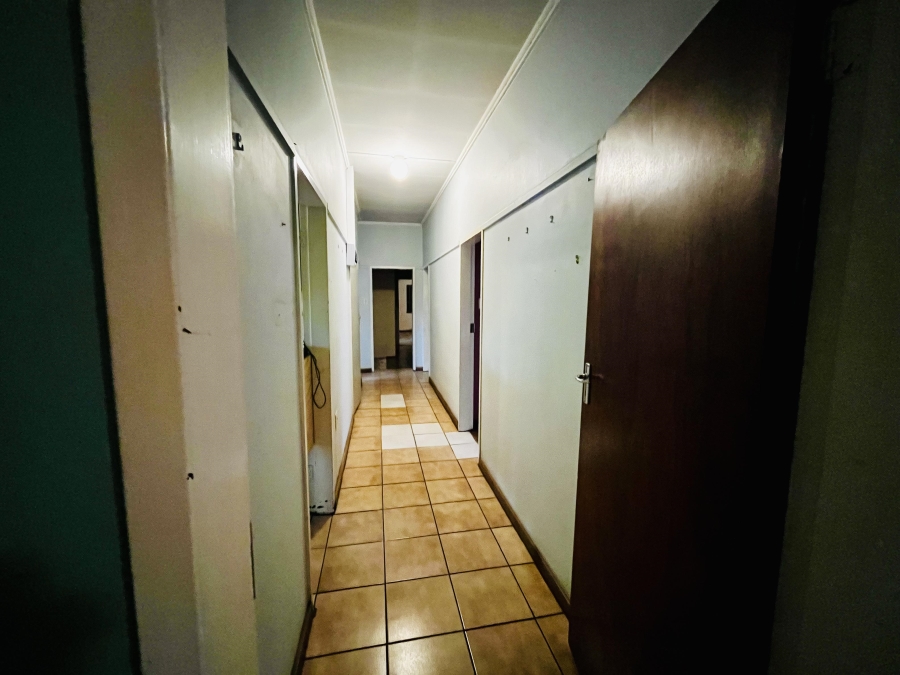 To Let 4 Bedroom Property for Rent in Les Marais Gauteng