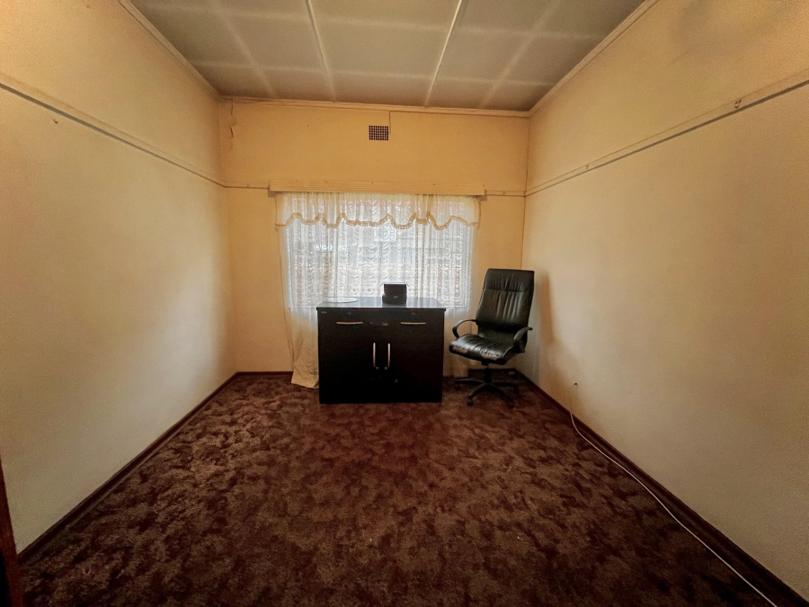 To Let 4 Bedroom Property for Rent in Les Marais Gauteng