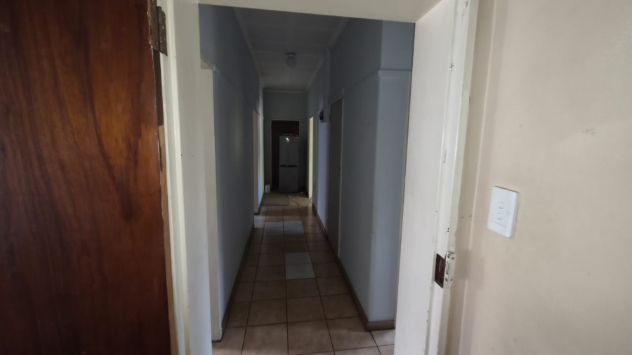 To Let 4 Bedroom Property for Rent in Les Marais Gauteng