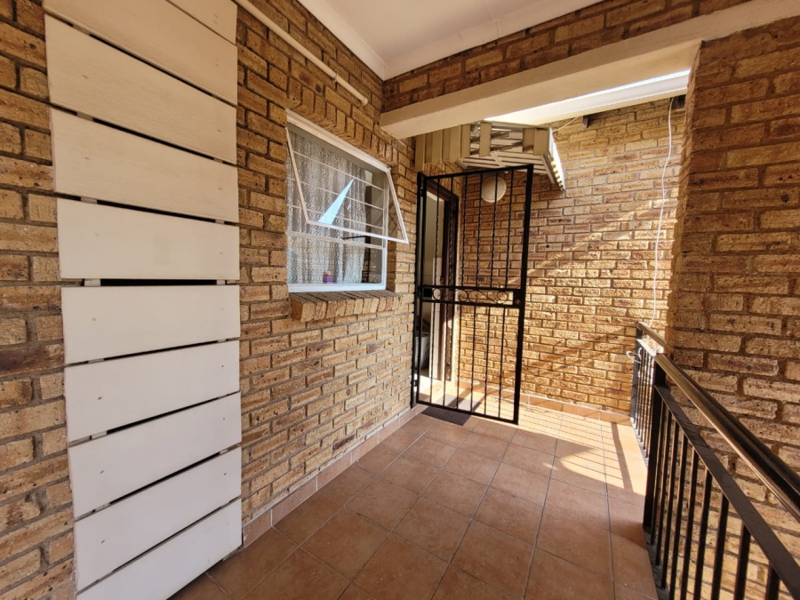 2 Bedroom Property for Sale in Honeypark Gauteng
