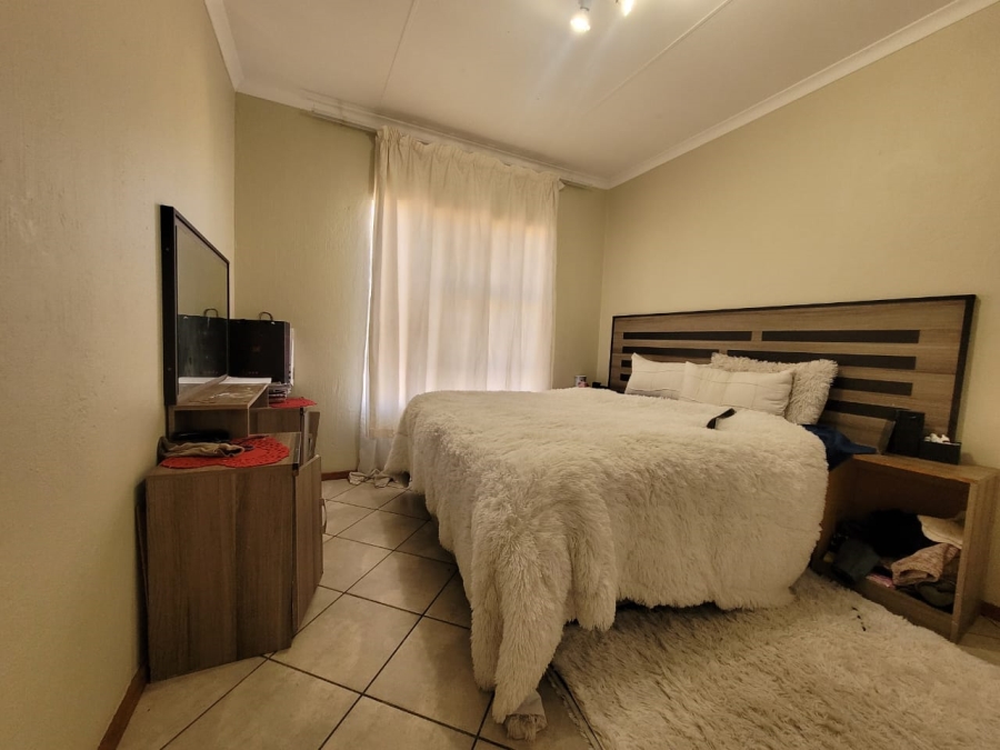 2 Bedroom Property for Sale in Honeypark Gauteng