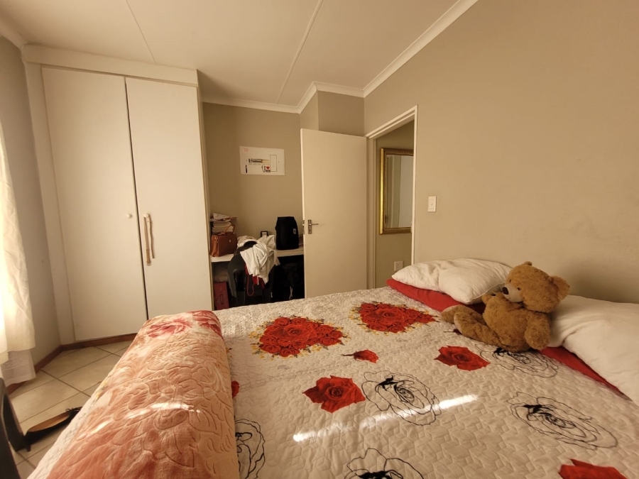 2 Bedroom Property for Sale in Honeypark Gauteng