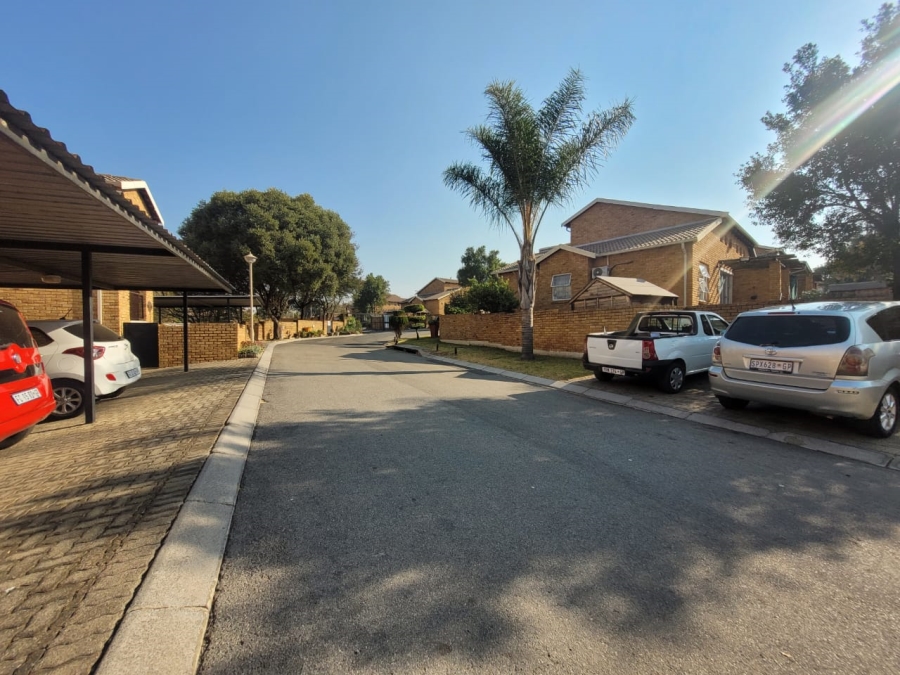 2 Bedroom Property for Sale in Honeypark Gauteng