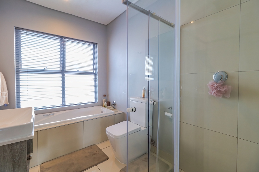 2 Bedroom Property for Sale in Broadacres Gauteng